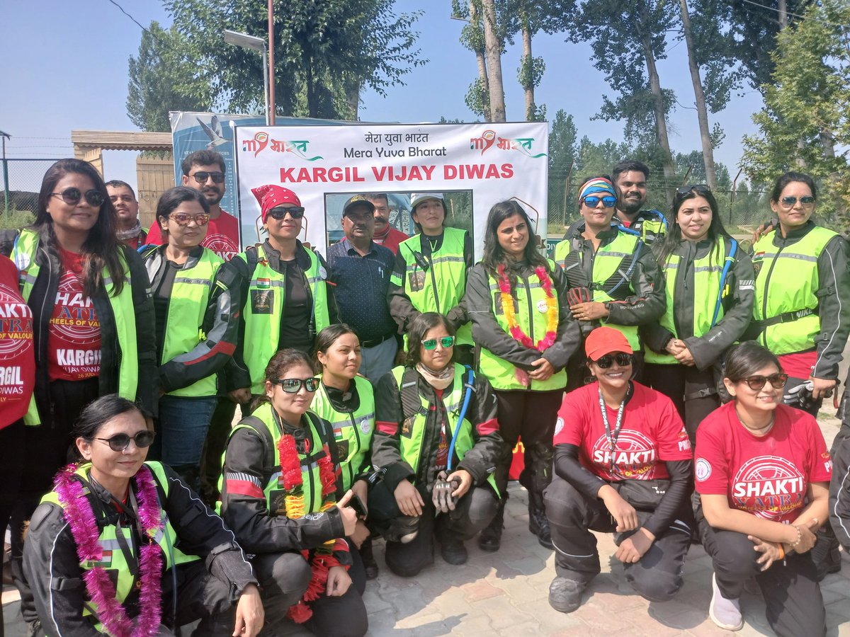 ZubairChowdhary's tweet image. A powerful tribute in motion! 🇮🇳
26 brave women bikers leading the MY Bharat Bike Expedition from Jammu to Kargil, saluting the heroes of #KargilVijayDiwas and #OperationSindoor
Today, the expedition reached Srinagar, where the #MYBHARAT #Srinagar team gave a heartfelt welcome…