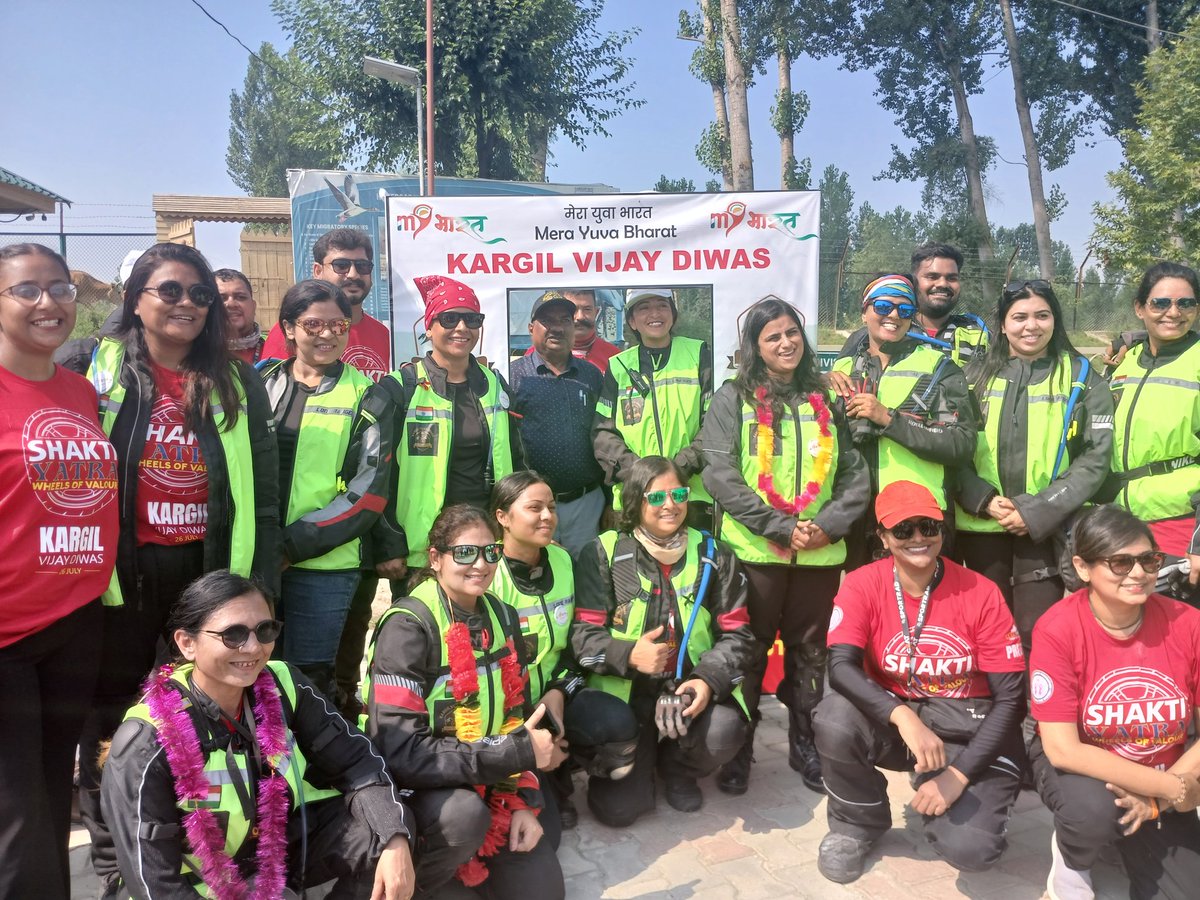 ZubairChowdhary's tweet image. A powerful tribute in motion! 🇮🇳
26 brave women bikers leading the MY Bharat Bike Expedition from Jammu to Kargil, saluting the heroes of #KargilVijayDiwas and #OperationSindoor
Today, the expedition reached Srinagar, where the #MYBHARAT #Srinagar team gave a heartfelt welcome…