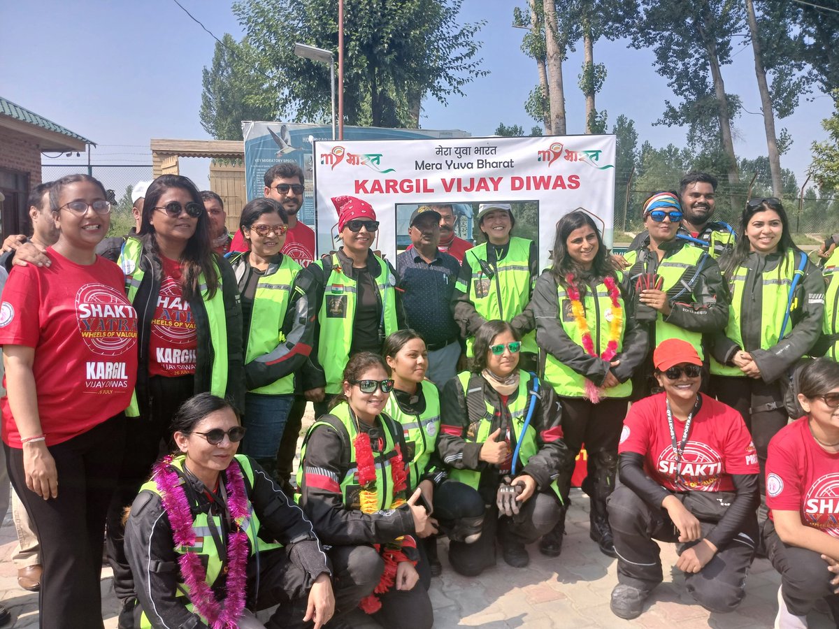 ZubairChowdhary's tweet image. A powerful tribute in motion! 🇮🇳
26 brave women bikers leading the MY Bharat Bike Expedition from Jammu to Kargil, saluting the heroes of #KargilVijayDiwas and #OperationSindoor
Today, the expedition reached Srinagar, where the #MYBHARAT #Srinagar team gave a heartfelt welcome…