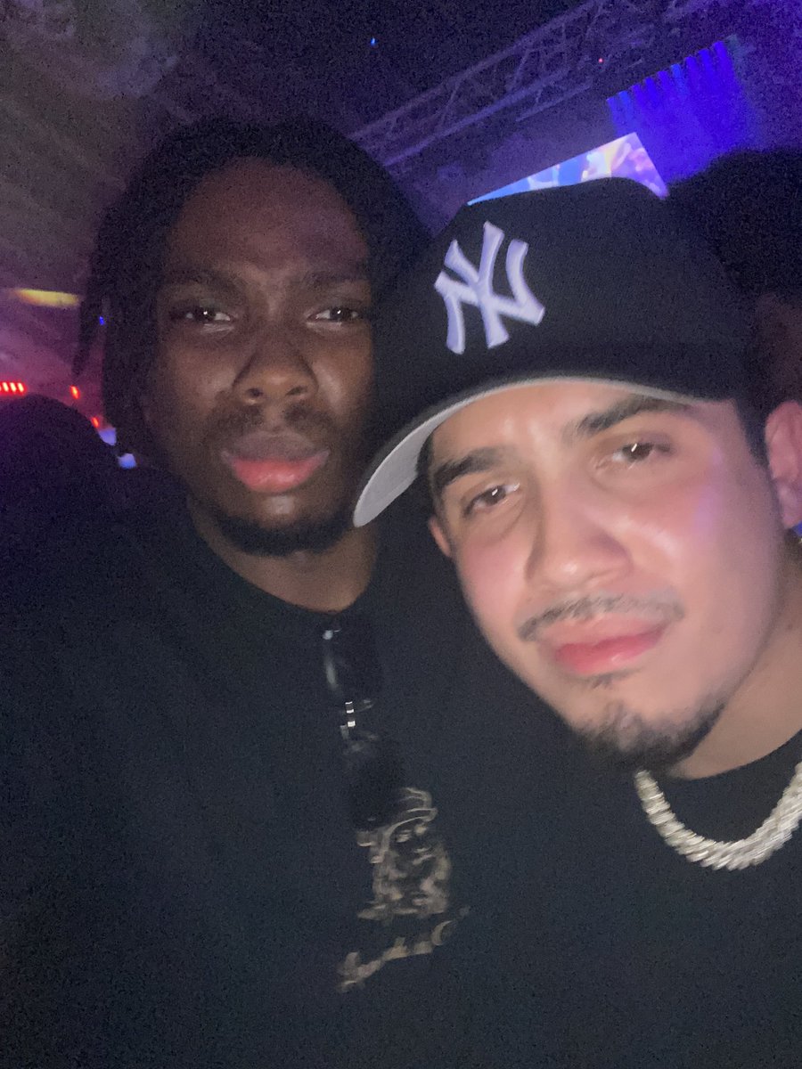 No way I meet my nigga <a href="/Synicuz/">Synicus</a> at a random bar😭😭😭