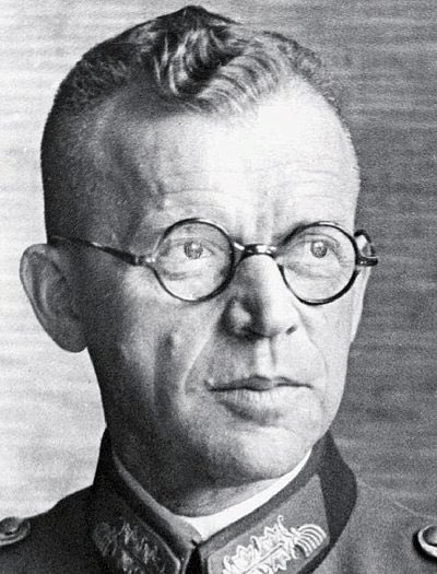 Erich Fellgiebel zählt zu den Attentätern des 20. Juli. Im August 1944 verurteilt ihn der „Volksgerichtshof“ zum Tode. Als NS-Richter Freisler ihm zynisch den Tod ausmalt, sagt Fellgiebel: „Herr Richter, beeilen Sie sich mit dem Aufhängen, sonst hängen Sie eher als wir.“