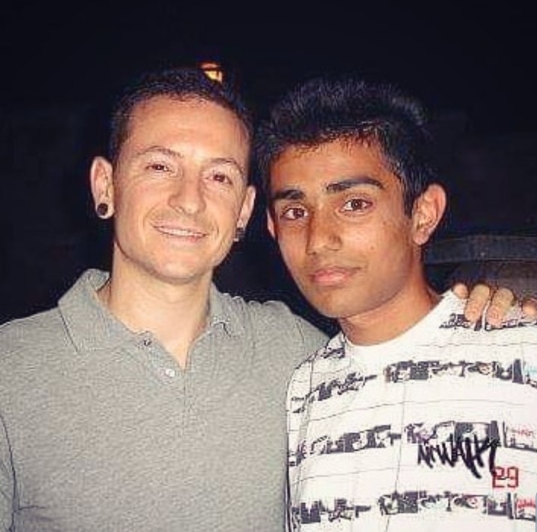 Arun_1910's tweet image. When I was 14 I met one of my heroes queuing with his family at a Haunted Mansion ride at Disneyland Paris. I approached him, he shook my hand, asked if I wanted a photo and a chat and said he would wait for me at the Ride exit.
He did.
Thank you, Chester. Rest in Peace.