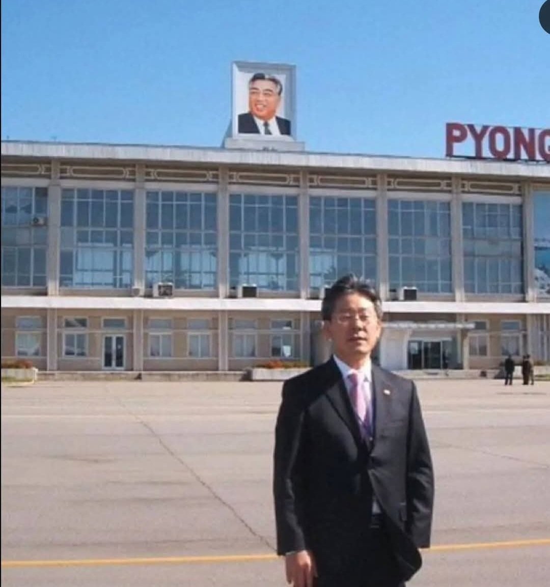 북한을 적대했다고 불법탄핵
북한을 불편하게 했다고 불법구속

이재명이 행하는 정치보복의 본질은
북한의 입장에 서서 대한민국을 적으로 여기는 행위다
대한민국 건국이래 발생해선 안됐을 진짜 내란이고 외환 범죄이자 북과 합세해 국가를 전복한 여적죄다
간첩 이재명이야말로 사형에 처해야