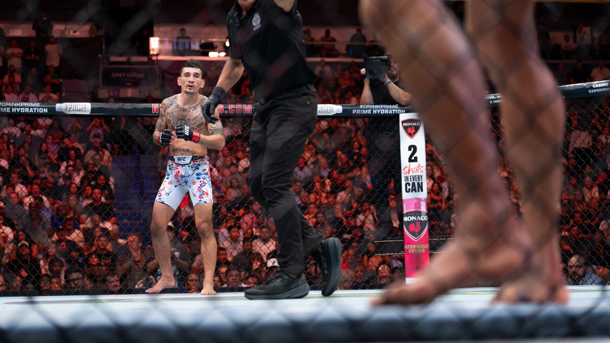ufc's tweet image. Max Holloway continues to make history 😤
What's next for @BlessedMMA after defending the BMF belt at #UFC318?