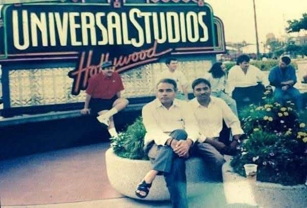 1993 में टाइटेनिक फिल्म के लिए स्क्रीन टेस्ट लिए जाने थे। जेम्स कैमरून के कास्टिंग एजेंट ने एक भारतीय नवजवान को घूमते देखा। 

वह तुरंत दौड़ कर जेम्स कैमरून को पकड़ कर खींच लाया। कैमरून उस नवयुवक को देखते ही रह गया। और उससे निवेदन किया कि वो उनकी फिल्म की स्क्रिप्ट सुने।
उस भारतीय