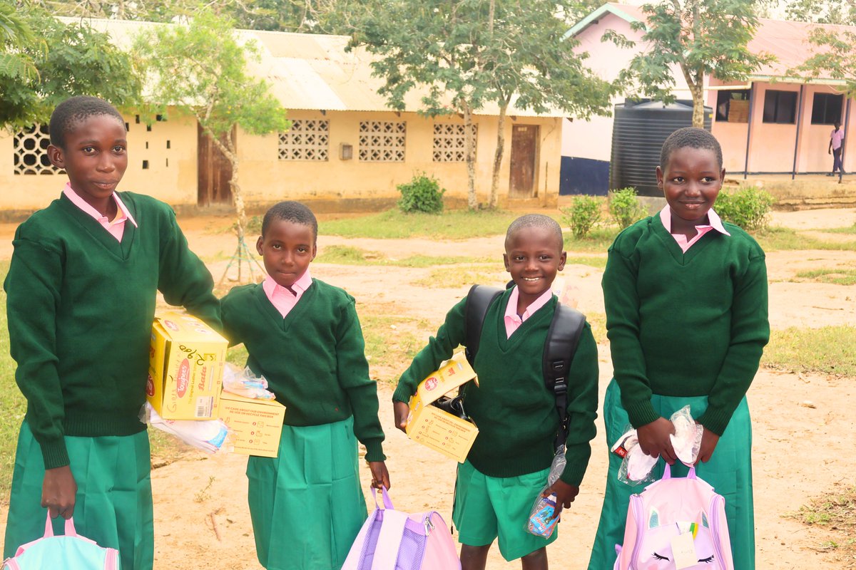 EACHRights's tweet image. With OXFAM's support via the #ReadingRocket Project, we trained teachers and learners at Mwaeba Primary (Ganze, Kilifi) on climate change, set up an Eco-Justice Club and  garden, and sponsored 4 learners with uniforms, books &amp;amp; fees to boost inclusive education.