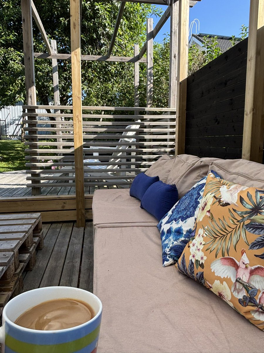 Gm☕️from my fav morning coffee spot, feels good😅Enjoy the weekend!