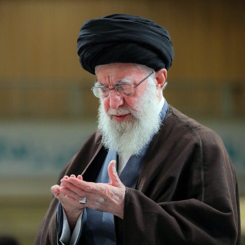 m677048381's tweet image. نوشتم بر در و دیوار باغت
که کیر لاغرم در کون چاقت
بماند جملگی یک جفت خایه
که آن هم واسه دست چلاغت
@Khamenei_fa 🤲🏻