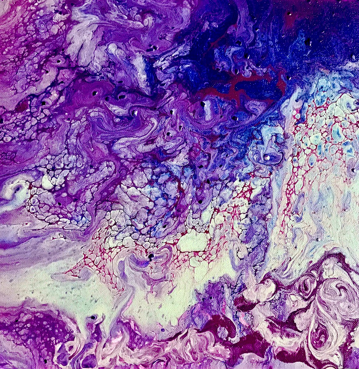 Ishwariya13's tweet image. TBT when I dabbled in Fluid art. As someone who likes to meticulously plan things 10 steps out, it was difficult to initially accept the idea that while you can choose the colors, they flow randomly & art emerges spontaneously. But then it taught me to embrace uncertainty❤️