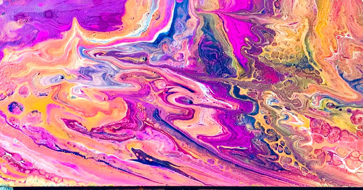 Ishwariya13's tweet image. TBT when I dabbled in Fluid art. As someone who likes to meticulously plan things 10 steps out, it was difficult to initially accept the idea that while you can choose the colors, they flow randomly & art emerges spontaneously. But then it taught me to embrace uncertainty❤️