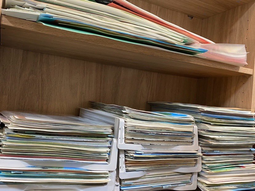 こちらは「ひゃくえむ。」のアナログ背景です！
ここにあるだけで“1000枚”近くのものをポスターカラーで描いています。
#ひゃくえむ 
＃hyakuemu