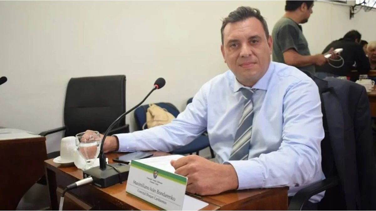 MatiMow's tweet image. TERCERA SECCIÓN
🟣 Maximiliano Bondarenko (LLA)
🔵 Verónica Magario (FP)
🟢 Pablo Domenichini (SBA)
🔴 Nicolás Del Caño (FIT)