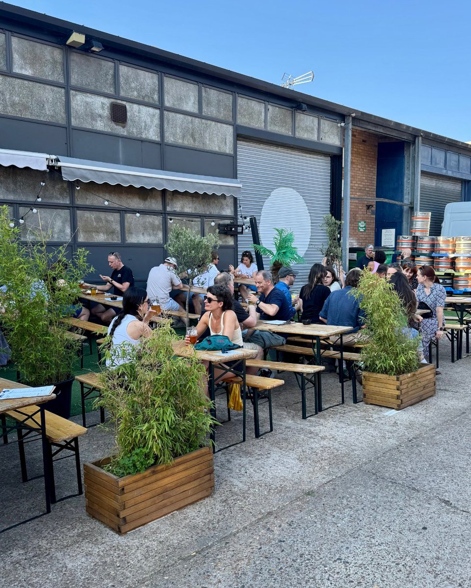 Sundays done right 🌞🍕🍺 Soak up the sunshine in our beer garden with a fresh pint and one of our handmade pizzas.

Looking for the perfect place to unwind and recharge before the week begins? We’ve got the beer, the food, the vibes and we’re dog friendly too. 🐶