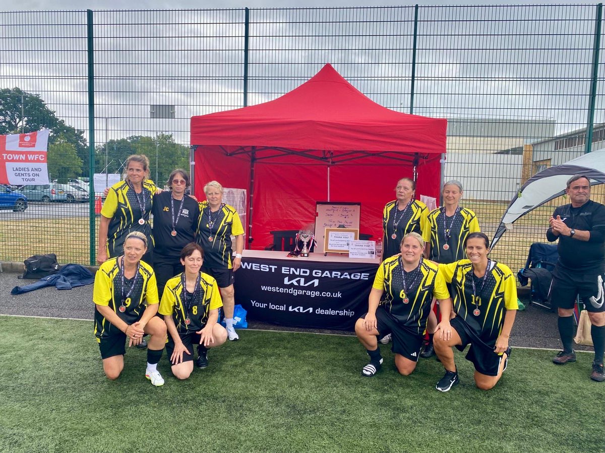 Bracknell Town WFC tweet media