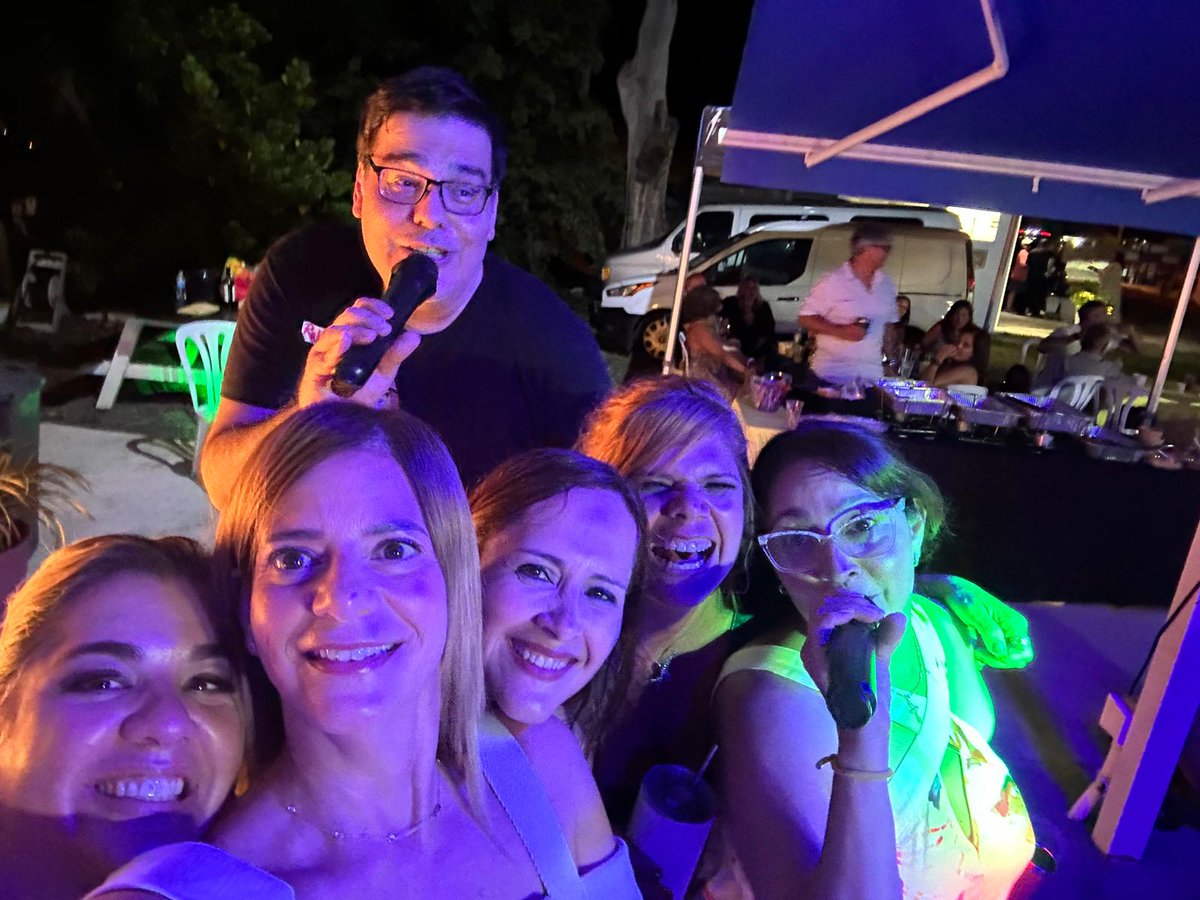 My 35th high school reunion was a soul-tingling affair. Plus so many of my former classmates look great! My heart is, indeed, full. ❤🇵🇷