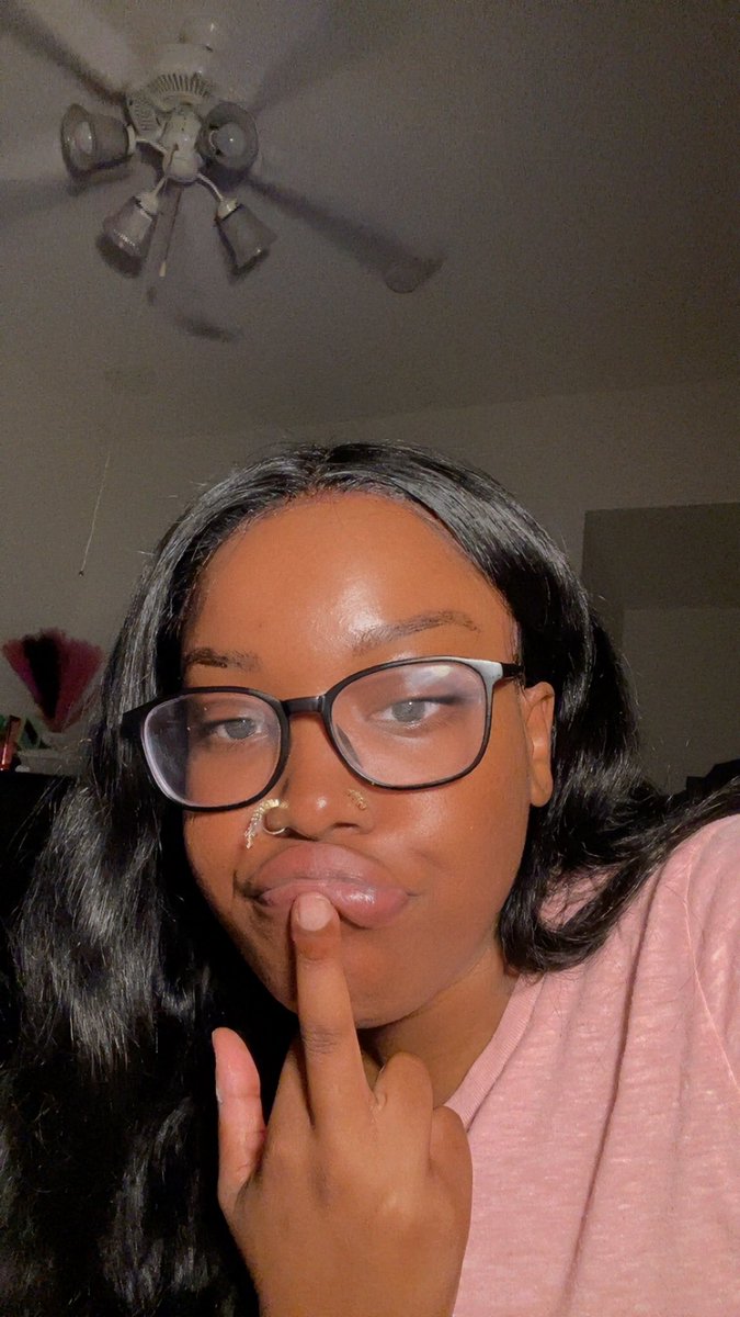 TxQueenTee's tweet photo. selfies at 2am yall not gone see em cuz yall sleep 😹🫵🏾🌚 https://t.co/49zvwWtRQw