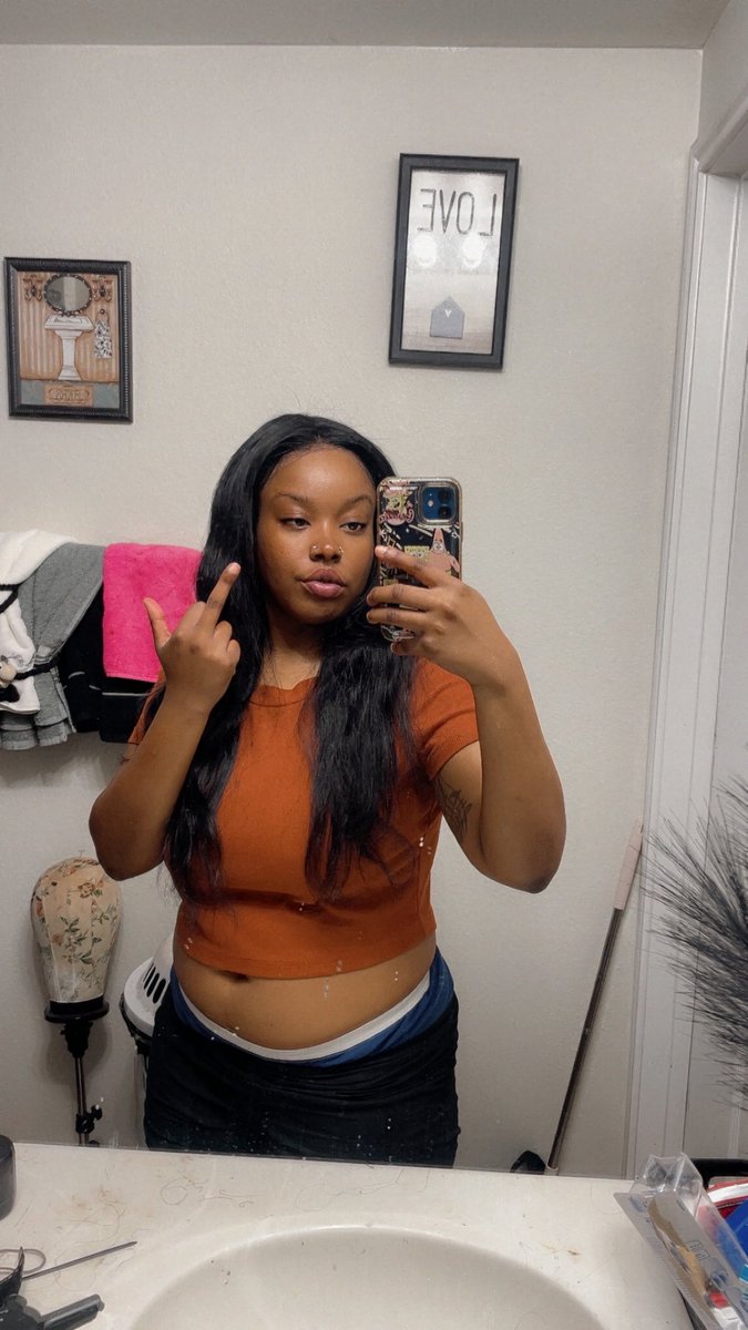TxQueenTee's tweet photo. selfies at 2am yall not gone see em cuz yall sleep 😹🫵🏾🌚 https://t.co/49zvwWtRQw