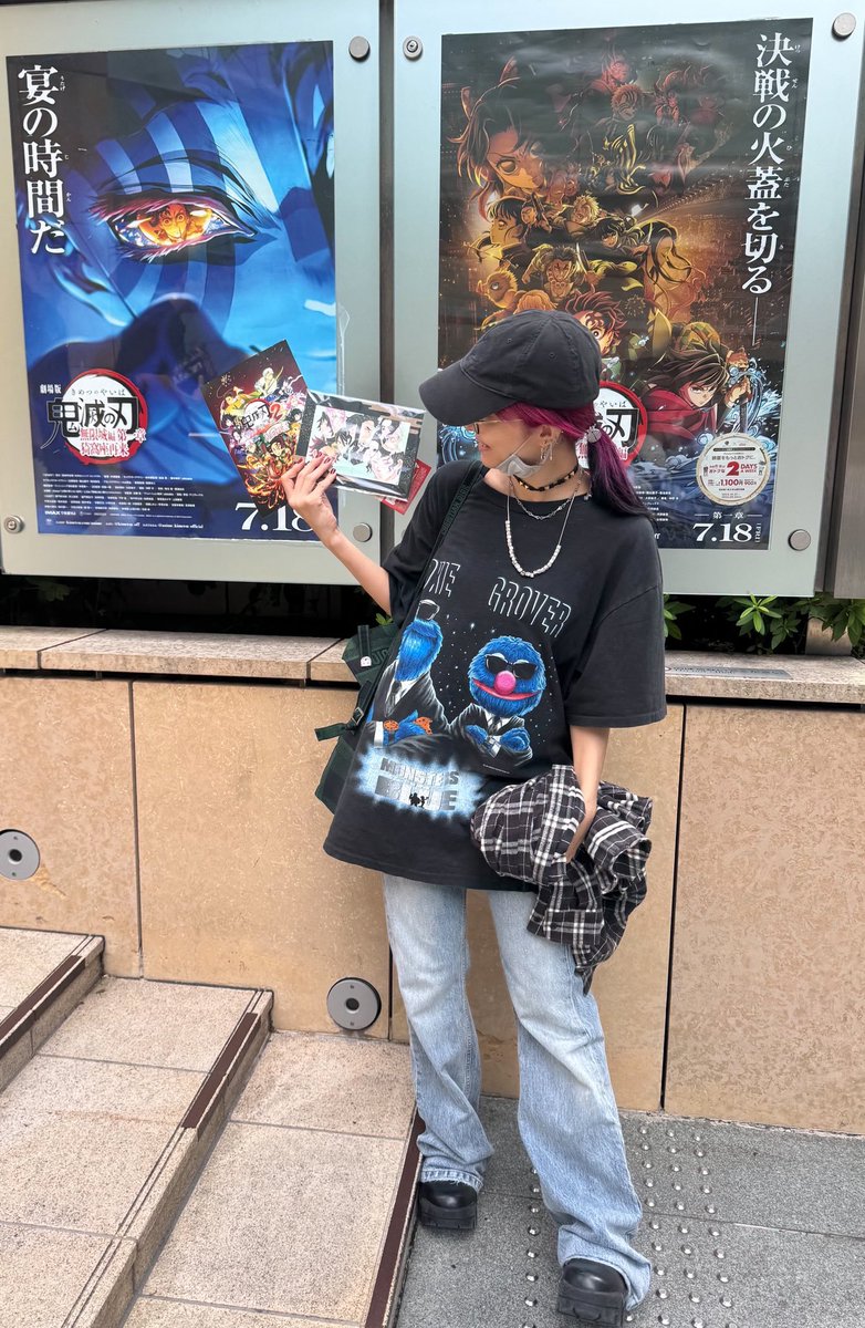 AniRave's tweet image. LiSA not only made the Main Soundtrack for Demon Slayer Infinity Castle Arc's First Movie but also watched it in theatres with fans on its opening day!
#DemonSlayer #鬼滅の刃
