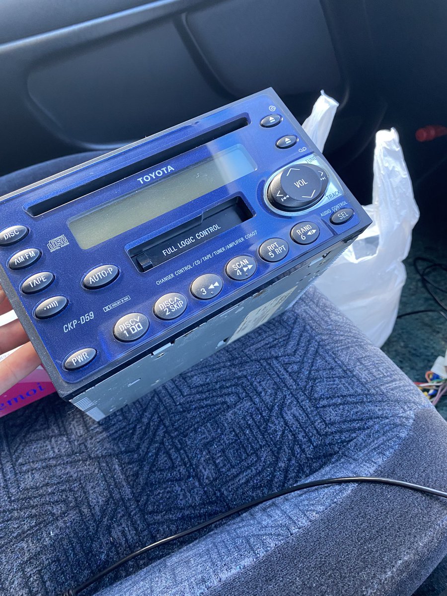 オーディオ交換
やっとスマホで音楽聴ける🎵
この時期の作業まじで死ぬ🥵
お疲れ様でした純正🫡