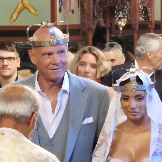 EYHK1's tweet image. χωρισμένοι στην γέννα 
#fester #kalimeris