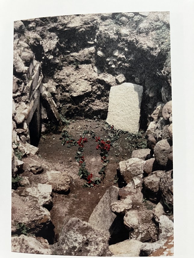 forimalist's tweet image. 「『時代に生きよ、時代を超えよ』川口黎爾の直視」 慶應義塾大学アート・センター。8/8まで。
かつて銀座にあった伝説的画廊「かんらん舎」と関係の深い個人コレクションによる展覧会。特にアナ・メンディエタの作品が見もの。ハイヌウェレ神話を思い起こさせる。撮影は不可。写真は配布の冊子から。