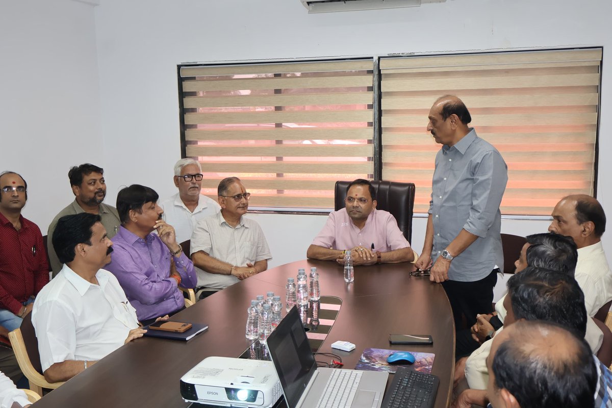 "18 जुलाई, सरिगाम: पर्यावरण मंत्री ने प्रदूषित जल से त्रस्त जनता नहीं, बल्कि GPCB अफ़सरों व CETP 'डायरेक्टर गैंग' से मुलाक़ात की। फोटोशूट से संदेश साफ़ — ज़हर फैलाने वालों को सरकार का संरक्षण! यही है आज की पर्यावरण नीति?"<a href="/CMOGuj/">CMO Gujarat</a> <a href="/mukeshpatelmla/">Mukesh Patel</a> <a href="/Mulubhai_Bera/">Mulubhai Bera</a>