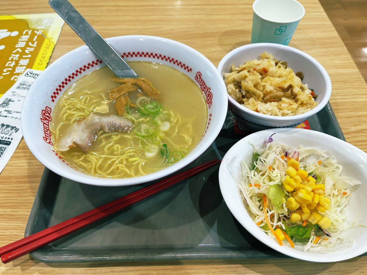 名古屋と云う事で、未踏の天下一品の訪問を切望していたが.タイミング合わずで旧リップル裏のイオンでスガキヤを所望。  中学の時、ダイエーの6階に存在していた店舗に同級生と足繁く通ったのは、果たして如何程前に遡るのか…