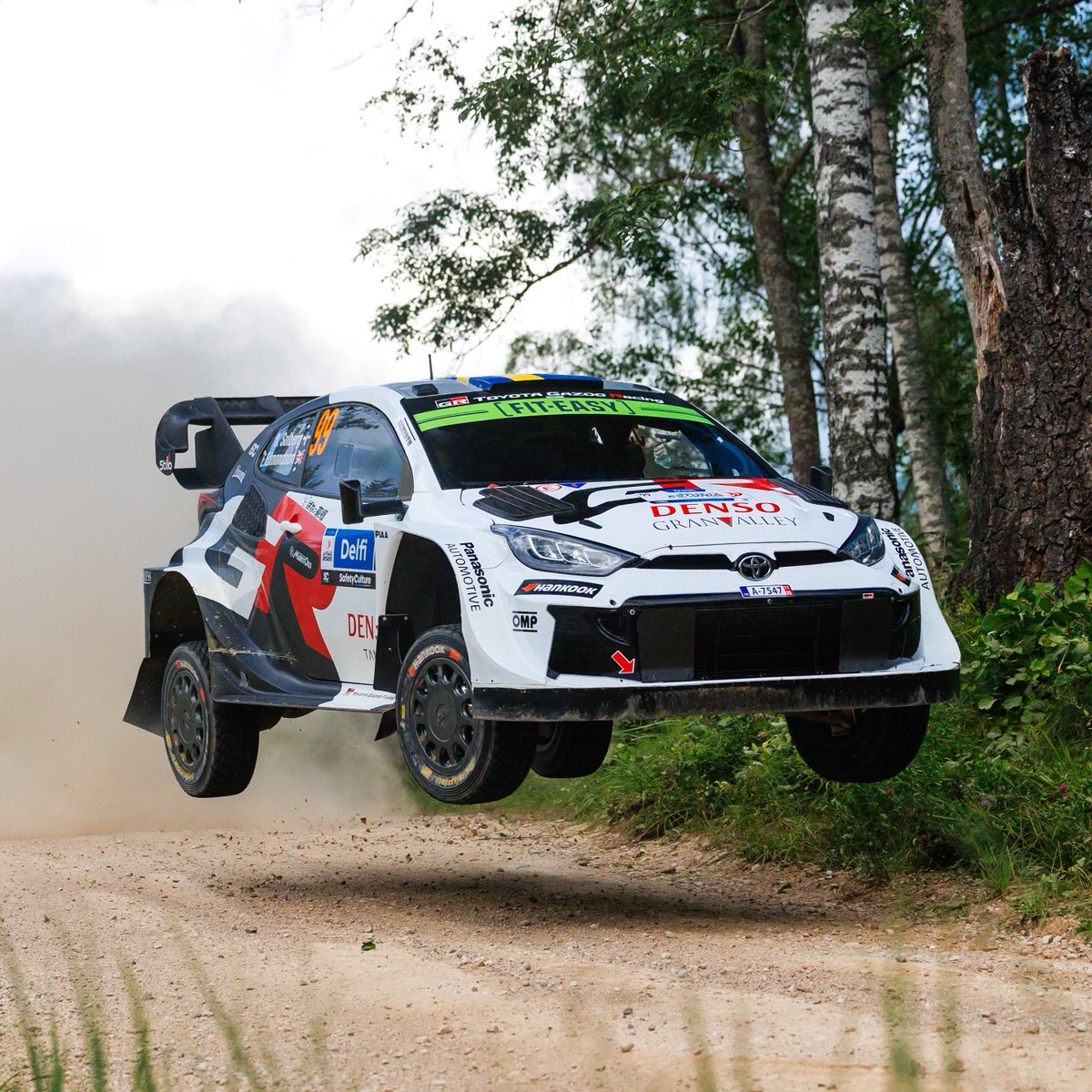TGR_WRC's tweet image. A big Sunday for @OliverSolberg01 starts with a stage win! 🥇
A good start all round for Super Sunday with Kalle and Elfyn 3rd and 4th fastest.
#ToyotaGAZOORacing #GRYaris #WRC #RallyEstonia 🇪🇪