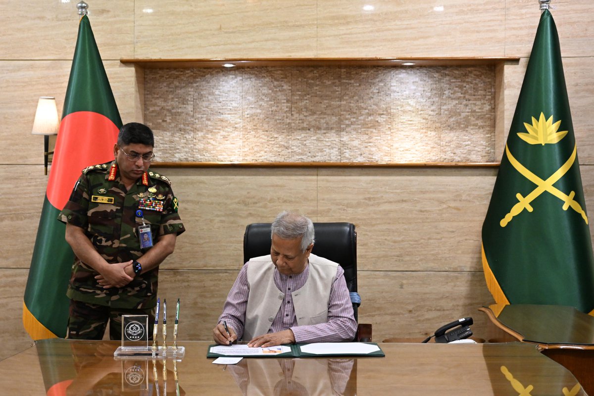 ChiefAdviserGoB's tweet image. আজ রোববার ‘সেনাসদর নির্বাচনী পর্ষদ ২০২৫’ অনুষ্ঠানে যোগ দেন প্রধান উপদেষ্টা প্রফেসর মুহাম্মদ ইউনূস। এসময় উপস্থিত কর্মকর্তাদের উদ্দেশে বক্তব্য রাখেন তিনি।