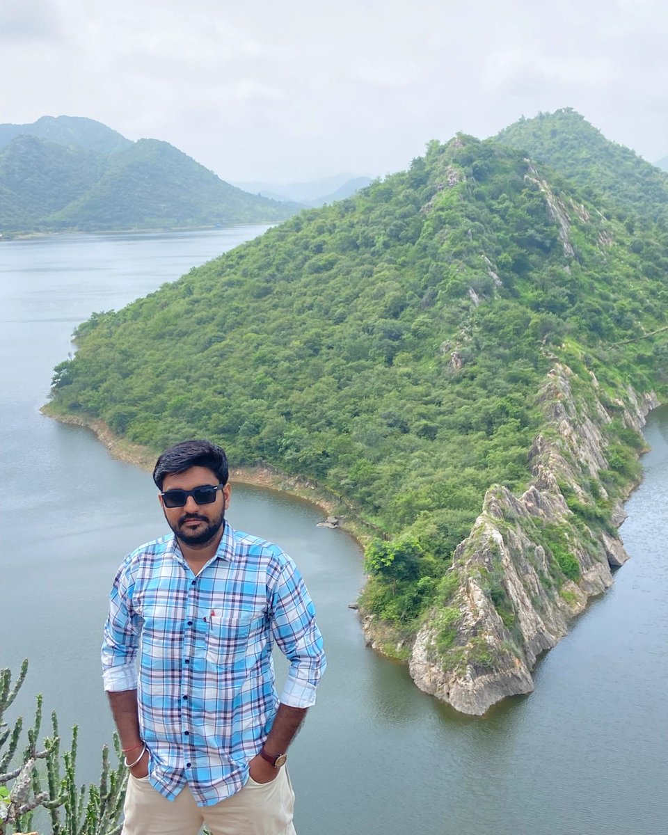 तेरी सूरत से है आलम में बहारों को सबात,तेरी आँखों के सिवा दुनिया में रक्खा क्या है 💗✨

- फ़ैज़ साहब