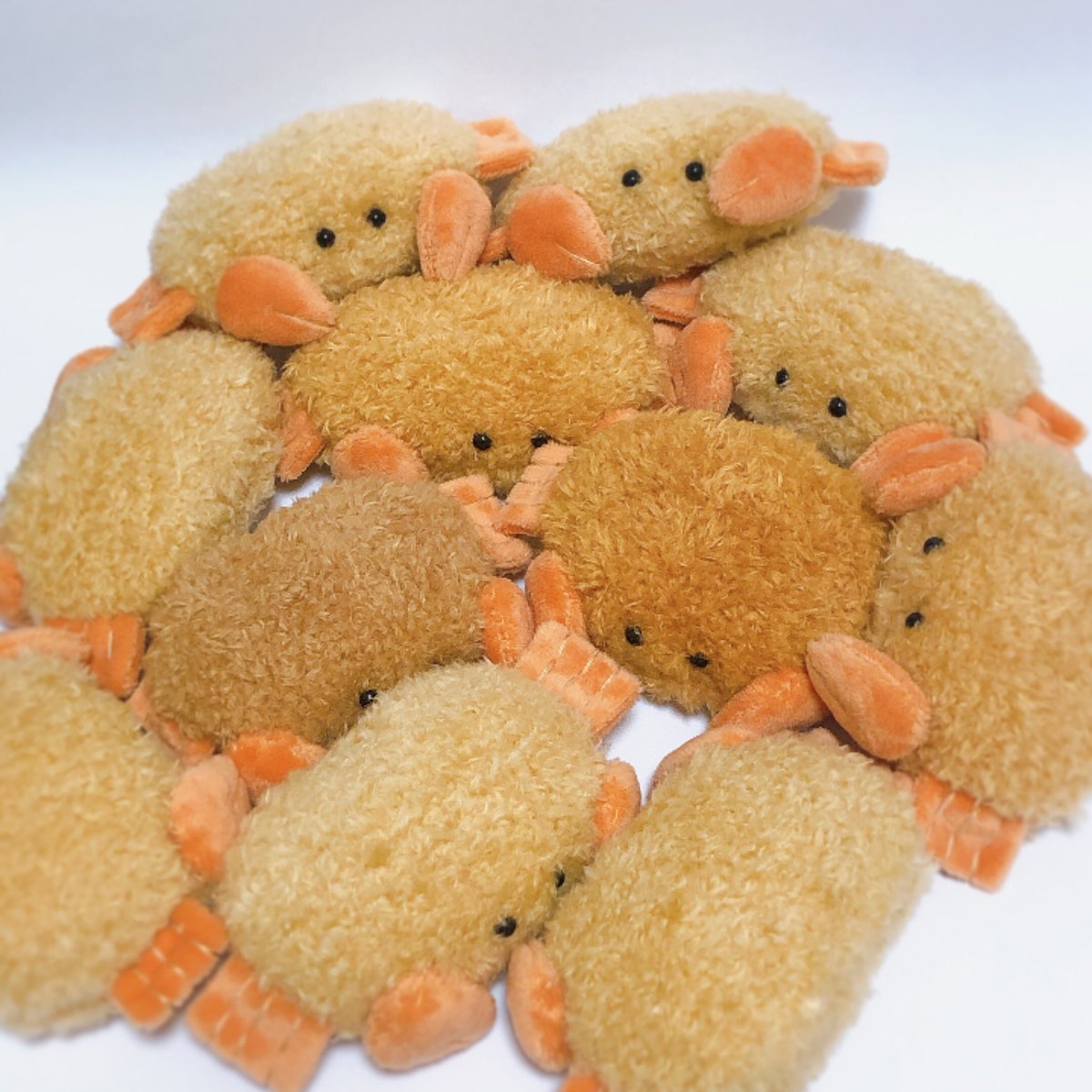 【ｶﾆﾂｰﾊﾝ】

コロッケのｶﾆを出荷します

衣やからだの色を試行錯誤しているので個体差が大きいです
たわらっぽいのとこばんっぽいのもいます
どんなコロッケがうちに来てもいいよという方向けの先行ﾂｰﾊﾝにする予定です

🚩8/1　20:00〜（予定）