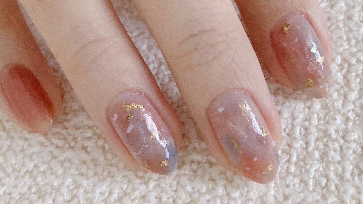 hari_aki_hari's tweet image. 夏っぽいシェルを使った天然石風ネイル🐚
結局くすみブルーとくすみピンクの組み合わせが好き🥰