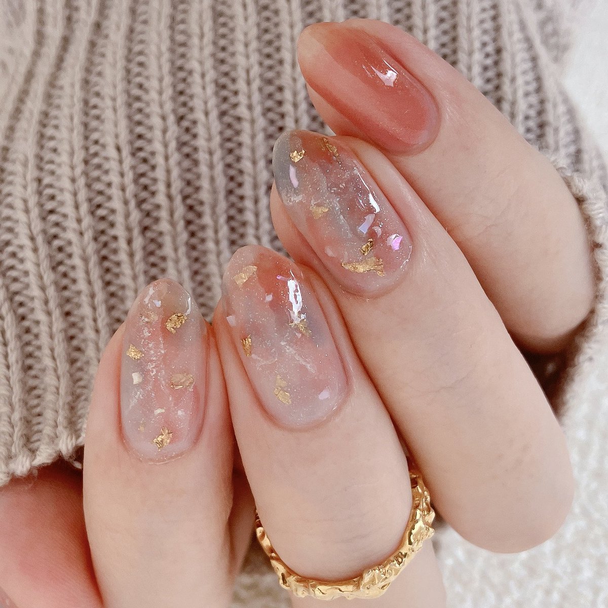 hari_aki_hari's tweet image. 夏っぽいシェルを使った天然石風ネイル🐚
結局くすみブルーとくすみピンクの組み合わせが好き🥰
