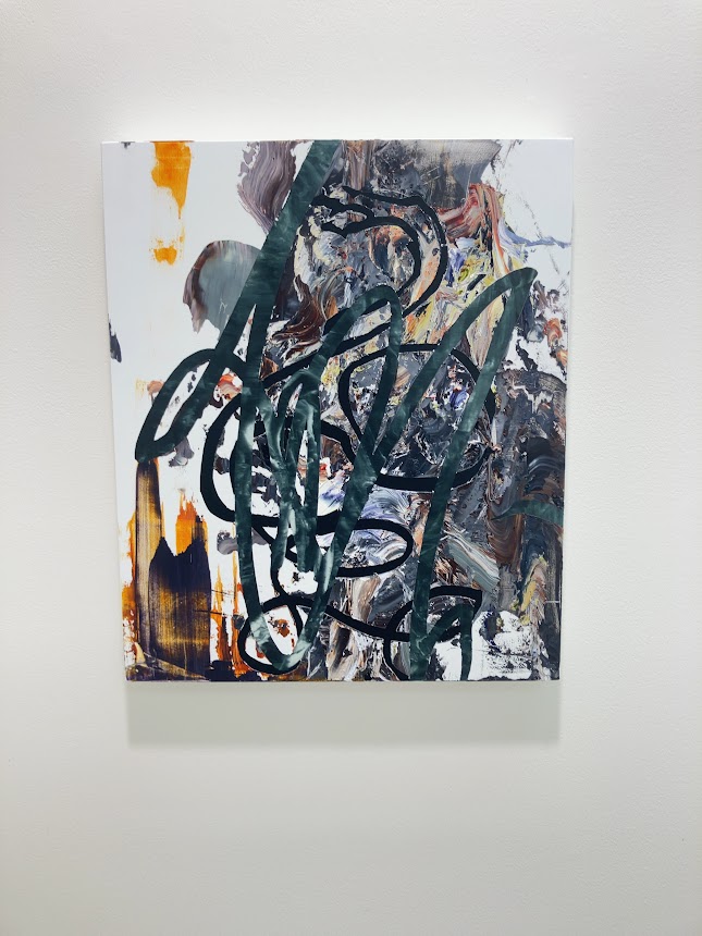 forimalist's tweet image. 大久保紗也『その蛇は/Is that snake』WAITINGROOM。8/10迄。
数年前から個展、グループ展等で見かけている作家。人体をモチーフとしたドローイングから線を抽出し、マスキングテープを用いたペインティングに仕上げている。相似形も利用。現在、東京オペラシティアートギャラリーでも併催している。