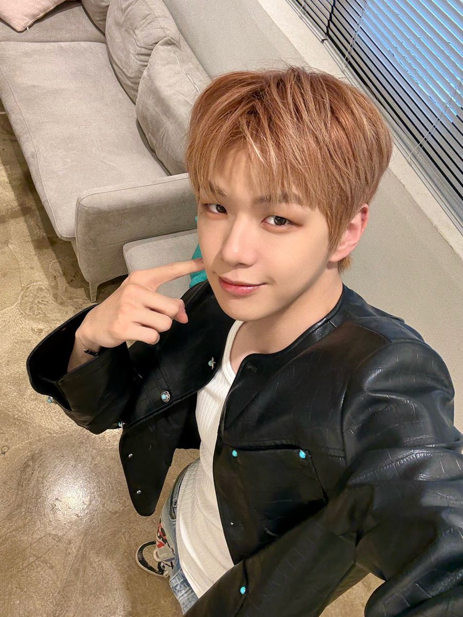 kd_officialx's tweet photo. [📸] 250720 <YETIMALL 팬사인회> 완료🖤

#강다니엘 #KANGDANIEL
#Glow_to_Haze #Episode https://t.co/flNAqgmn8C