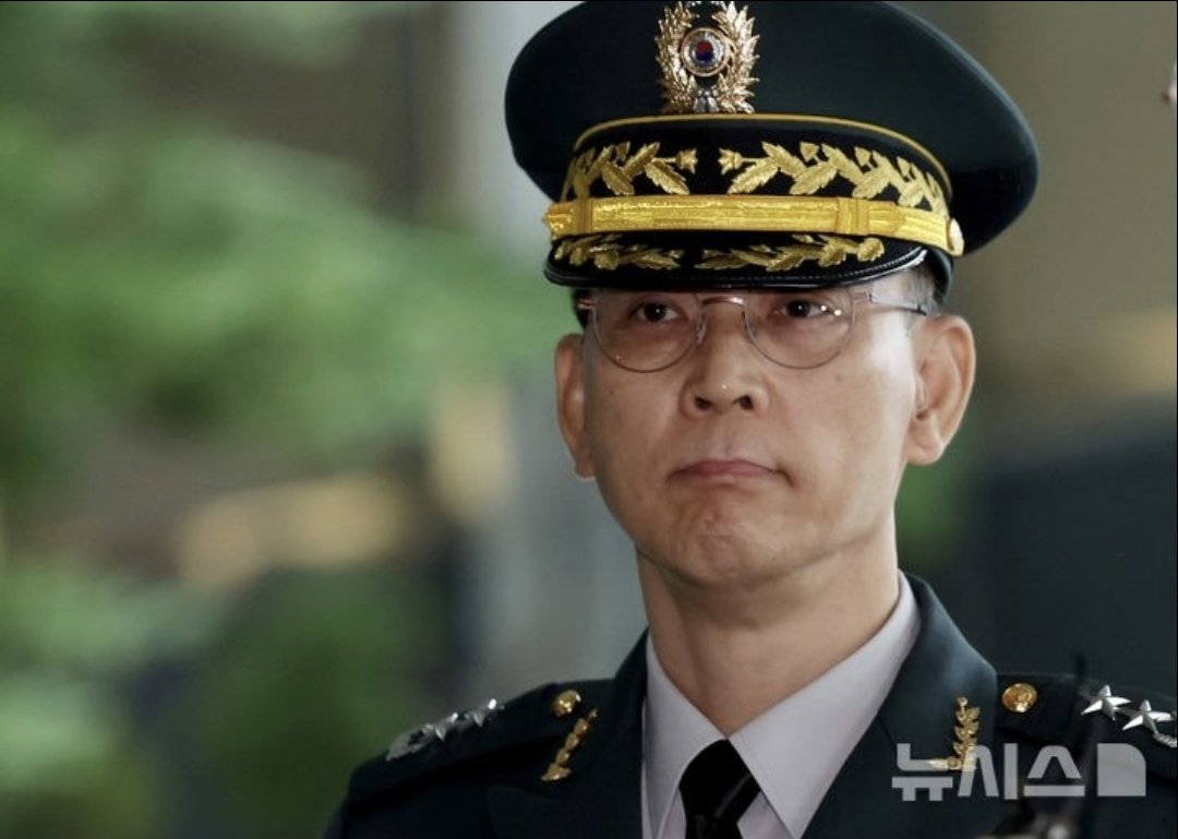 결국 세분 다 구속임.. 이게 나라냐
1.김용현 전 국방부장관
2.문상호 전 정보사령부 사령관
3.김용대 드론작전부 사령관