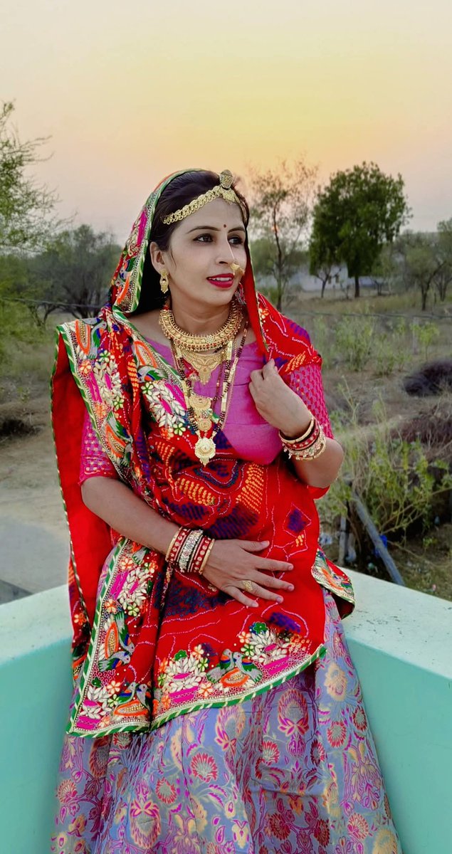 "ससुराल की आधी रोटी मंजूर है, 
मायके की घी वाली रोटी मंजूर नहीं है"...... 
जिस लड़की को ससुराल मे कमी लगती… 
वो लड़की कभी अपना घर नहीं बसा सकती हैं 🙏