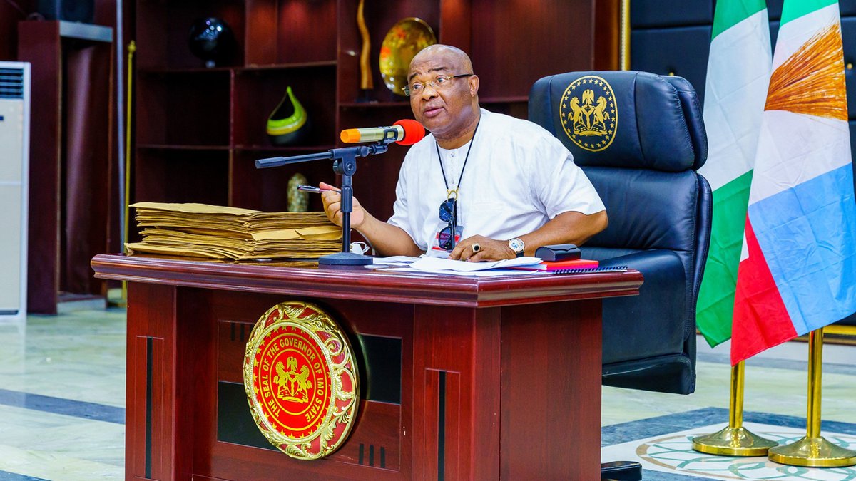 🎯 NEWS

Governor Hope Uzodinma has called for the creation of two more states in the Southeast to ensure regional balance.

Source: Daily Post Nigeria