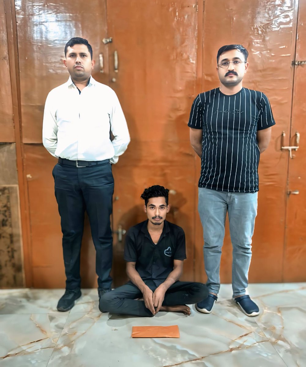 SP NAVSARI (@sp_navsari) on Twitter photo વાંસદા પોલીસ સ્ટેશનના વણ શોધાયેલ મોબાઇલ ચોરીનો ગુનો શોધી કાઢતી નવસારી એલ.સી.બી.<a href="/dgpgujarat/">DGP Gujarat</a> વાંસદા પોલીસ સ્ટેશનના વણ શોધાયેલ મોબાઇલ ચોરીનો ગુનો શોધી કાઢતી નવસારી એલ.સી.બી.<a href="/dgpgujarat/">DGP Gujarat</a>