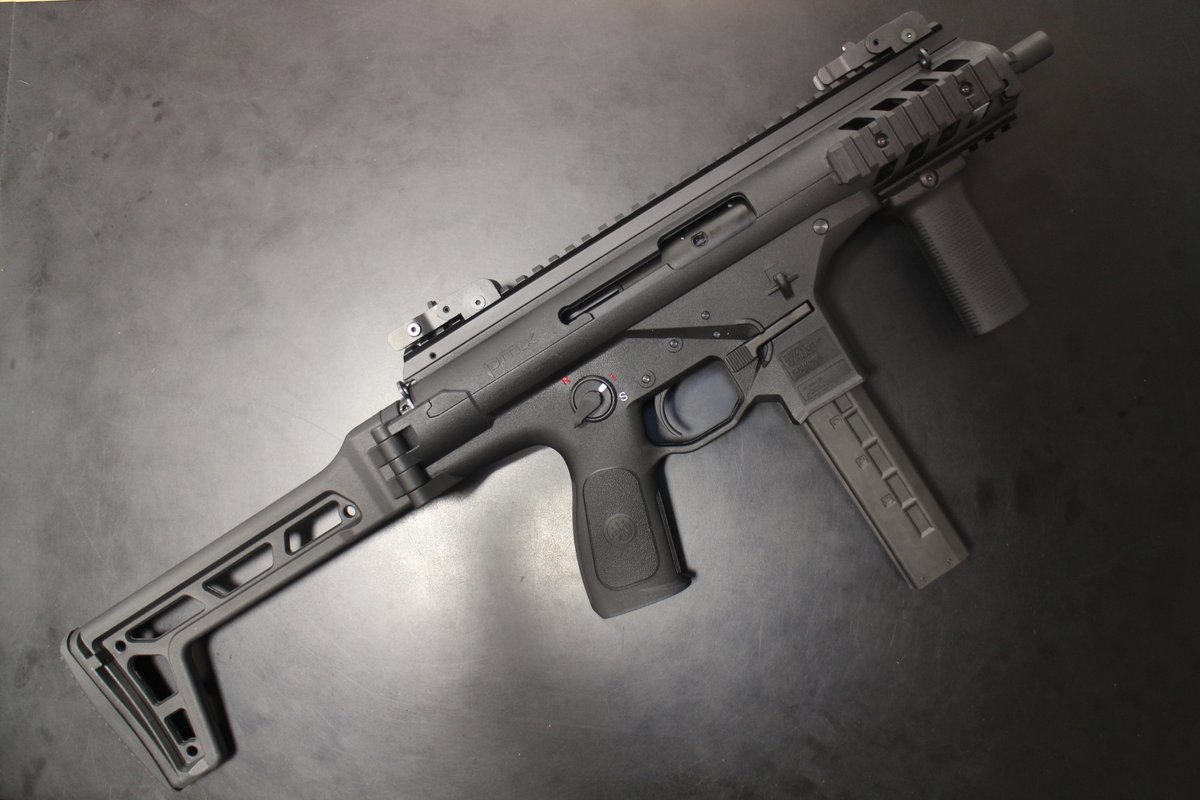 PH_atsugi's tweet image. KSC 入荷
ベレッタ PMX ガスブローバック
イタリア国家治安警察隊カラビニエリが制式採用した最新型サブマシンガンが入荷しました。
M12の後継機という事で、転換しやすい様に操作感をM12に近づけつつ、現代デザインを取り込んだモデルとなっております。(ガン担当)