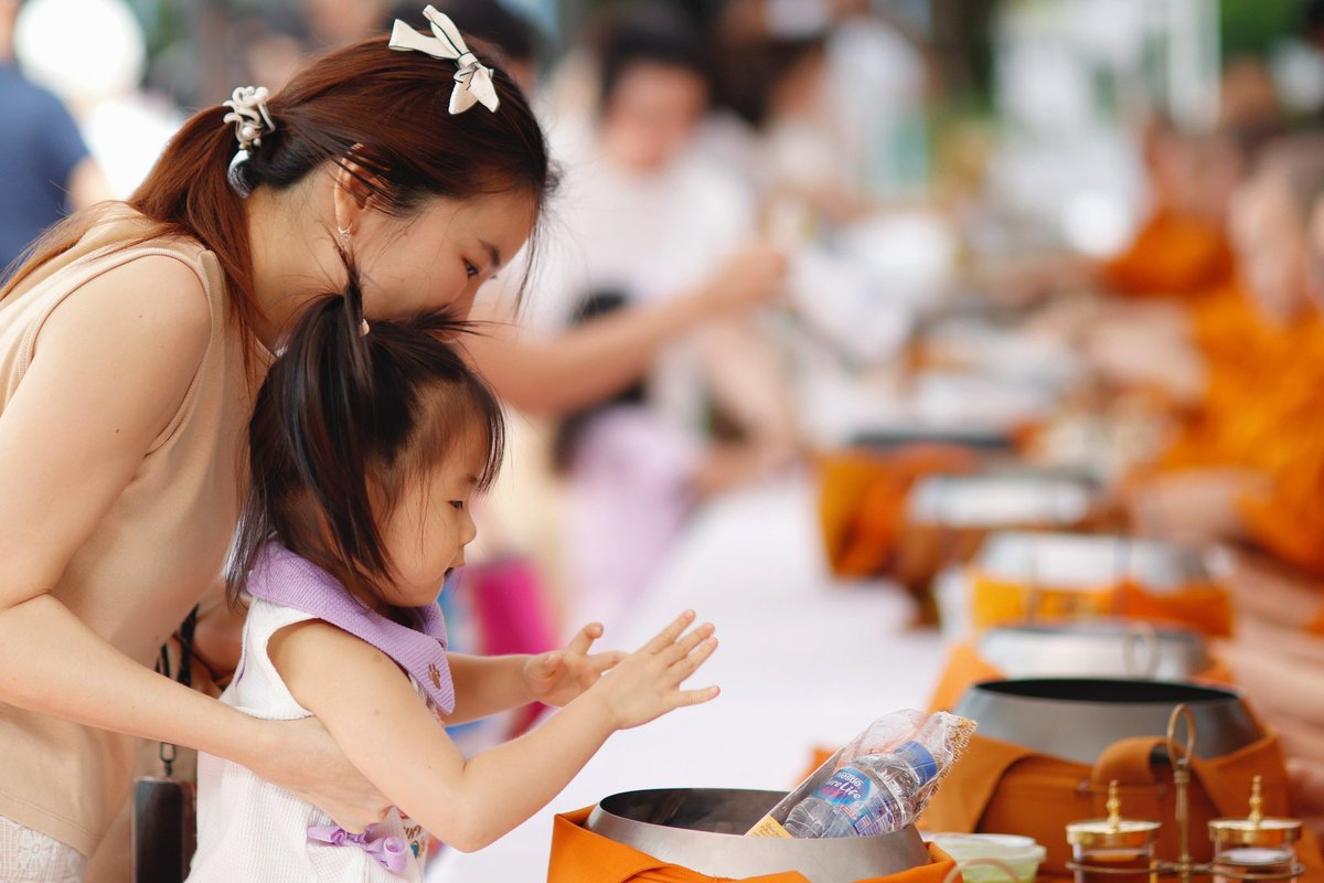 PlusPropertyTH's tweet photo. #BeautifulCommunity อิ่มบุญ อุ่นใจ ในช่วงเข้าพรรษา ณ กรุงเทพกรีฑา คอมมูนิตี้
เมื่อเช้าวันที่ 20 กรกฎาคม 2568 ที่ผ่านมา พลัส พร็อพเพอร์ตี้ และแสนสิริได้ร่วมกันจัดกิจกรรม ทำบุญตักบาตรข้าวสารอาหารแห้งแด่พระสงฆ์ 19 รูป จากวัดผ่องพลอยวิริยาราม เนื่องในโอกาสเทศกาลเข้าพรรษา
บรรยากาศเต็มไปด้วยความสงบ ร่มเย็น และเปี่ยมด้วยศรัทธา ลูกบ้านและผู้พักอาศัยมาร่วมทำบุญกันอย่างอบอุ่น พร้อมใจสืบสานวัฒนธรรมไทยอันดีงาม ร่วมกันเสริมสิริมงคลให้ชีวิตในช่วงพรรษานี้ 💛
กิจกรรมในครั้งนี้ไม่เพียงแต่สร้างบุญ แต่ยังสร้าง "ความเป็นหนึ่งเดียว" ในชุมชน พื้นที่ที่เราทุกคนเรียกว่า "บ้าน" 🏡
📸 ชวนชมภาพบรรยากาศประทับใจ
และขอเชิญติดตามกิจกรรมดี ๆ ครั้งถัดไป ที่จะเติมเต็มพลังบวกให้กับกรุงเทพกรีฑา คอมมูนิตี้ของเรา
พลัสฯ ดูแลคุณไม่สิ้นสุด รู้จัก รู้ใจ ใส่ใจทุกการดูแล
#NeverEndingCare #ดูแลคุณไม่สิ้นสุด
#EveryMomentMatters
________________________________
𝙋𝙇𝙐𝙎 𝙇𝙞𝙫𝙞𝙣𝙜 𝙈𝙖𝙣𝙖𝙜𝙚𝙢𝙚𝙣𝙩
ผู้นำด้านบริหารนิติบุคคลคอนโด หมู่บ้าน
มาตรฐานสากล การันตีรางวัล
Best Property Management
📱 ปรึกษาเราตอนนี้ 02 688 7555
💬 คลิก https://t.co/m9zbF9zZ2X
#PlusProperty #PlusLivingManagement #PlusForYourLiving #นิติบุคคลคอนโด #นิติบุคคลอาคารชุด #นิติคอนโด #บริหารงานนิติบุคคล #นิติบุคคลหมู่บ้าน