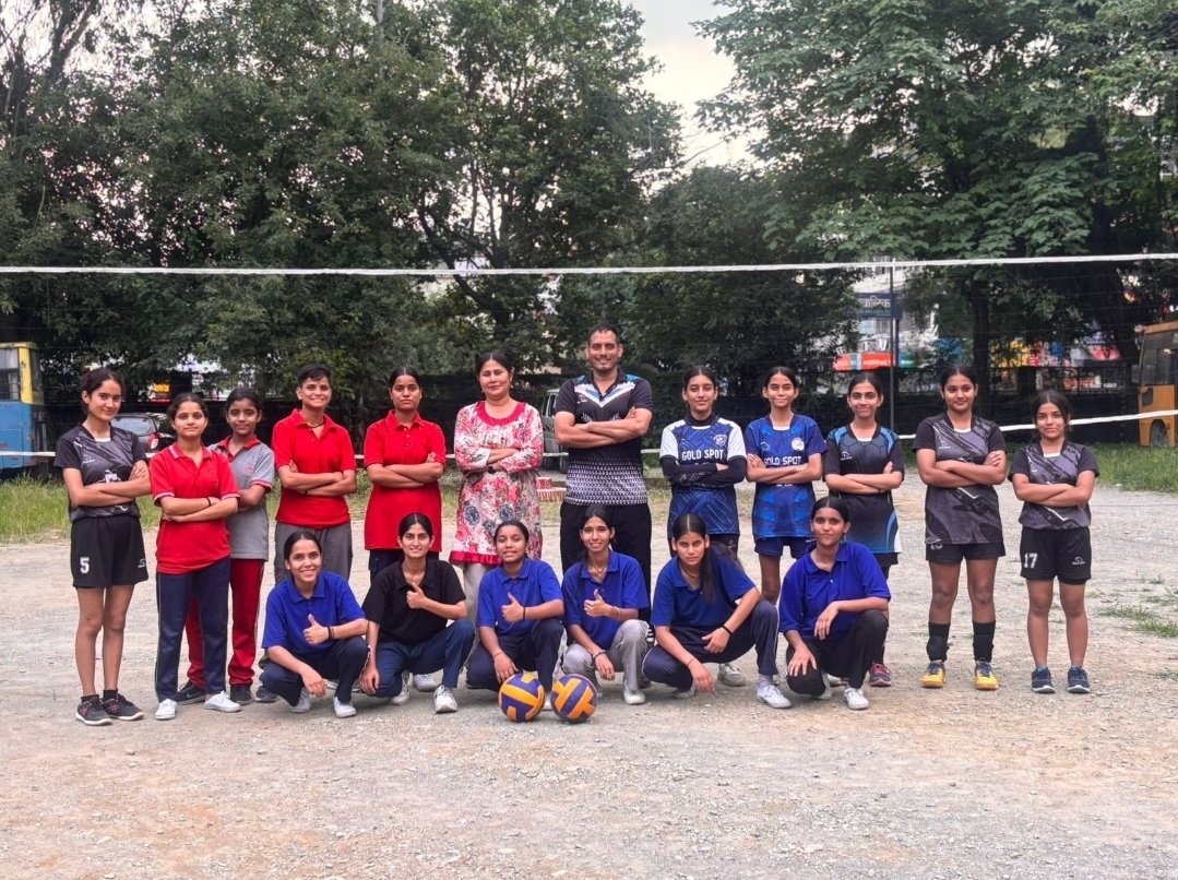 Neelu Khanna🇮🇳 (@nktb) on Twitter photo Congratulations to our girls for winning the friendly volley ball match against DAV School! Here's to many more wins with regular practice, training and self discipline that make champions.
<a href="/AasraaTrust/">Aasraa Trust</a>
#games Congratulations to our girls for winning the friendly volley ball match against DAV School! Here's to many more wins with regular practice, training and self discipline that make champions.
<a href="/AasraaTrust/">Aasraa Trust</a>
#games