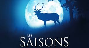 merlinpapin3's tweet photo. .@FredOL69007 #AnecdoteCinéma sur le film #LesSaisons de Jacques Perrin , Le tournage s'est déroulé en 2013 et 2014 en partie dans l'Ain (dans le parc des oiseaux situé dans les Dombes, sur le plateau de Retord, à Hauteville), dans la Drôme (Font d'Urle), en Isère (Vercors), dans le Rhône (au Parc animalier de Courzieu, dans les monts du Lyonnais), dans la Loire (Chazeaux), en Savoie (dans le parc national de la Vanoise, dans la vallée de la Maurienne, sur le massif du Mont-Cenis), en Haute-Savoie (sur le massif du Mont Blanc, dans le parc animalier de Merlet, au roc de Chère et au lac d'Annecy...) ainsi qu'aux Pays-Bas, en Pologne, Roumanie, Écosse, Norvège, Suisse et aux États-Unis

Pour filmer certaines scènes avec des loups (comme celles où ils traversent la forêt ou interagissent avec d’autres espèces), l’équipe a dû « dresser » des loups dès leur plus jeune âge pour qu’ils soient à l’aise devant la caméra. Anecdote savoureuse : un des loups était tellement à l’aise qu’il s’est mis à jouer naturellement la scène, presque comme un acteur professionnel, au point que les dresseurs ont dû le freiner pour qu’il ait l’air « sauvage » !

Une séquence impressionnante montre une harde de chevaux galopant à travers une vaste plaine. Ces scènes ont été tournées avec un hélicoptère équipé d’une caméra gyrostabilisée, survolant les animaux à distance pour ne pas les effrayer. Les prises ont demandé des jours entiers d’attente pour capter la lumière idéale et que les chevaux se déplacent comme souhaité, sans les forcer.

Pour capter des comportements naturels, certains caméramans et assistants sont restés des semaines entières en affût, cachés dans des cabanes ou des tentes camouflées dans la forêt. Ils vivaient en silence, sans feu, sans odeur, sans mouvement brusque, parfois jusqu’à 10 jours pour obtenir une seule séquence de quelques secondes (comme celle d’un écureuil sautant d’arbre en arbre).

L’un des plus gros défis fut de filmer une chouette en vol de nuit, en gros plan, dans une forêt sombre. L’équipe a utilisé des caméras thermiques ultra sensibles, mais la chouette, dressée pour l’occasion, devait voler à travers des obstacles précis, comme un tunnel de branches. Le résultat à l’écran est bluffant, mais il a fallu plus d’un an de préparation.
 
Le film revendique une immersion dans la nature sans effets spéciaux numériques pour les animaux. Cependant, certaines scènes de transitions entre saisons ont été partiellement tournées dans des décors reconstitués, par exemple pour synchroniser parfaitement la lumière et le comportement animal. Tout a été fait pour que cela reste invisible à l’écran.

Entre la préparation, les repérages et le tournage proprement dit, l’équipe a travaillé près de 4 ans, pour capter les moments les plus rares et les comportements les plus furtifs. Perrin et Cluzaud avaient déjà l’expérience de Microcosmos et Le Peuple migrateur, mais Les Saisons a battu tous les records en termes de patience et d’observation.