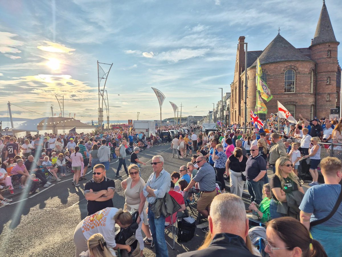 Moore Holmes tweet media