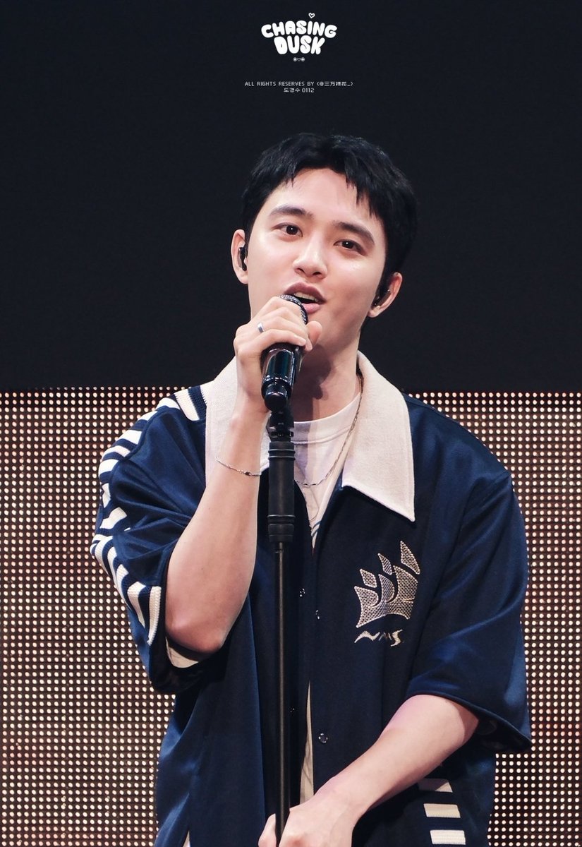 AboutMusicYT's tweet photo. Kyungsoo of EXO re-debuts black hair. https://t.co/DhfEt5rvun