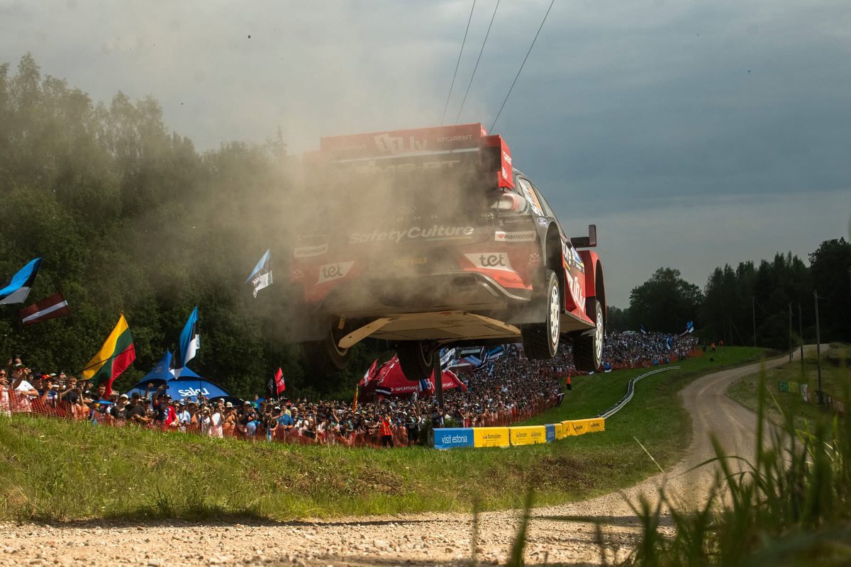 MSesks's tweet image. SS18 | @RallyEstonia 🇪🇪
P8 in stage. Weather changed frequently during the stage; 2 km before the start, it rained heavily, then stopped, and resumed shortly after. Halfway through, it was dry, making it hard to predict slippery areas. Too cautious driving.