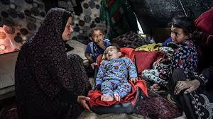 Tahabagheri8210's tweet image. خدا در قرآن فرمود:
«و لا تحسبنّ الله غافلاً عمّا یعمل الظالمون»
(گمان مبرید که خدا از کار ظالمان غافل است)
اما دنیا، سالهاست که از ظلم به غزه غافله...
کودکان با شکم خالی، زنان زیر آوار، مردان بیپناه،
و اسرائیل همچنان، آشکارا یفسد فیالارض.
قسم به خون بیگناه،غزه تنها نیست