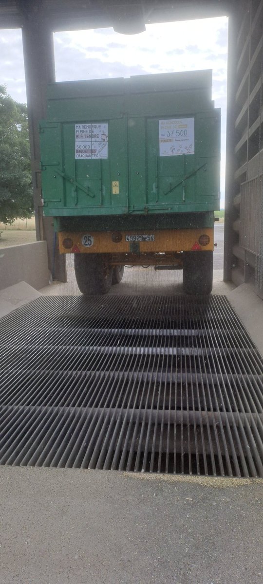 #moisson2025 terminée 
Qualité très bonne
Rendement moyen  assez hétérogène   avec une météo très compliquée d'un excès de pluie jusqu'au printemps ensuite petite sécheresse et excès de chaleur en juin 
@groupecal 
<a href="/intercereales/">Intercereales</a>
<a href="/AGPB_Cerealiers/">AGPB - Céréaliers de France 🌾</a>