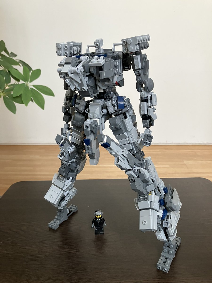 半分程出来てきた
#LEGO #レゴ #レゴロボ