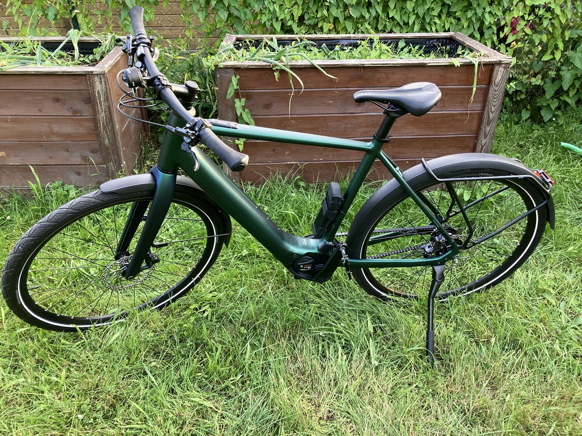GeorgAlbrecht1's tweet photo. Kollegen fahren gerade voll ab auf #EBikes über #JobRad. #Fahrräder mit Wert von 3.500 Euro!!! … mein erstes Auto hat mich seinerzeit 3.000 Mark gekostet. 😝
haben #Diebstahl-#Warnanlage etc. #CUBE https://t.co/i67yfL4Y4b
